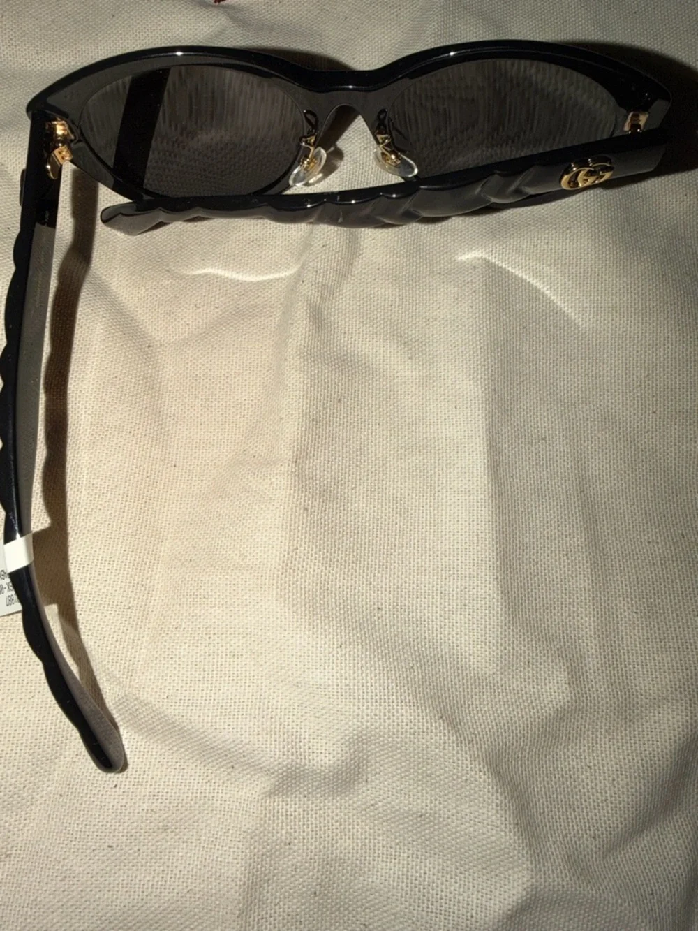 Gucci Black Cat-Eye Sunglasses with Gold GG Emblem - Picture 5 of 7